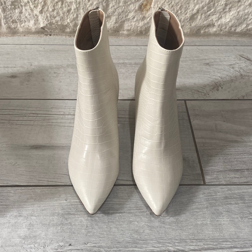 NIB Steve Madden Neven Croco Heeled Booties